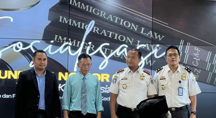 Fakultas Hukum Unkhair dan Kantor Imigrasi Ternate Gelar Sosialisasi UU Keimigrasian